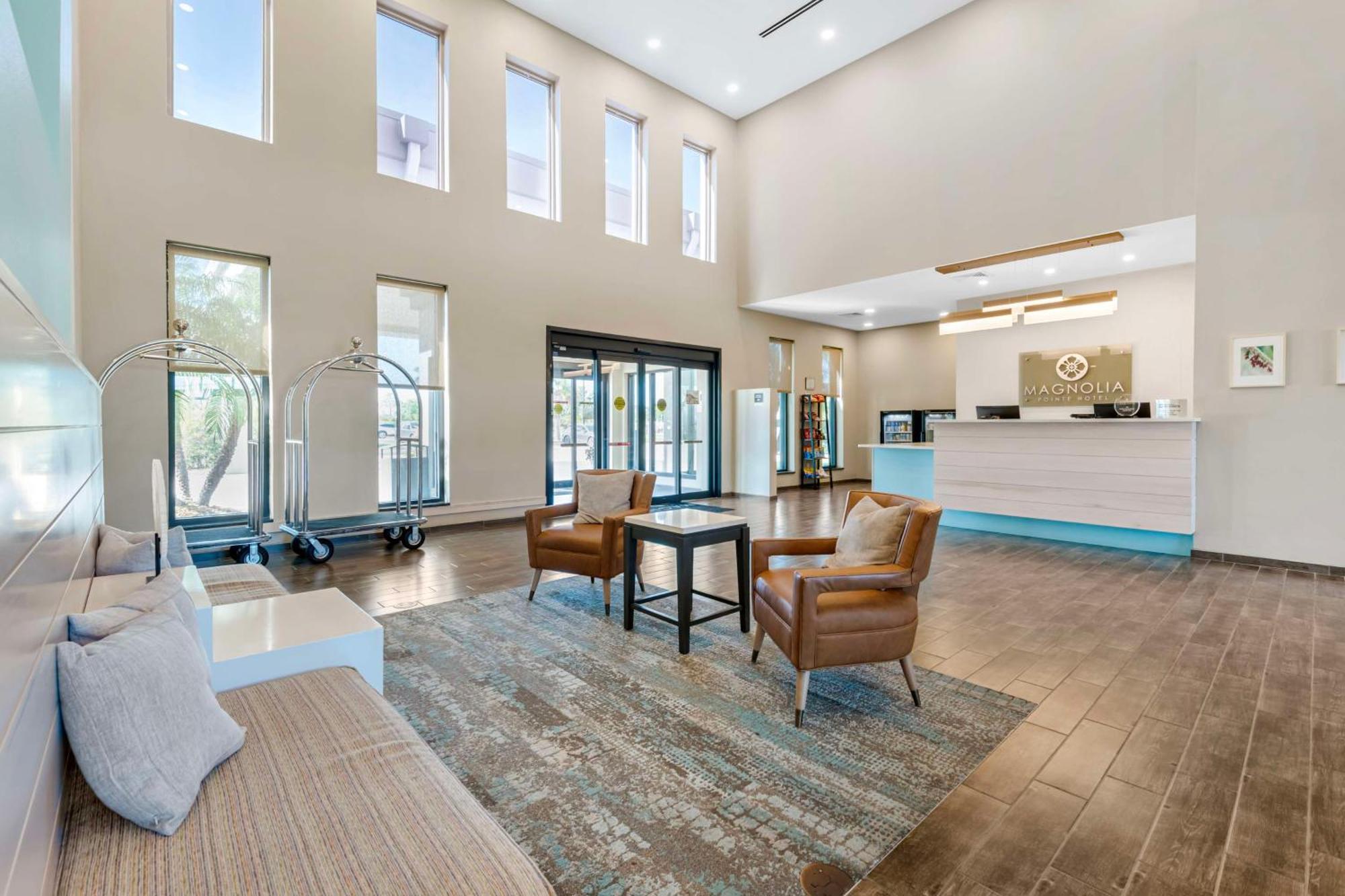 Magnolia Pointe; BW Signature Collection Fruitville Exterior photo