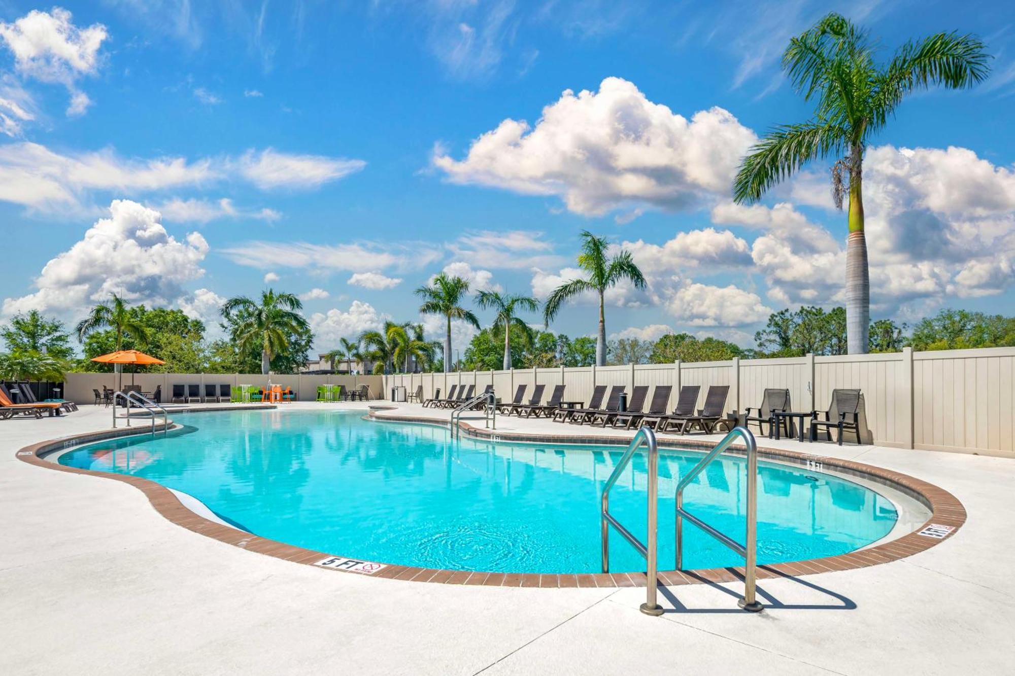 Magnolia Pointe; BW Signature Collection Fruitville Exterior photo